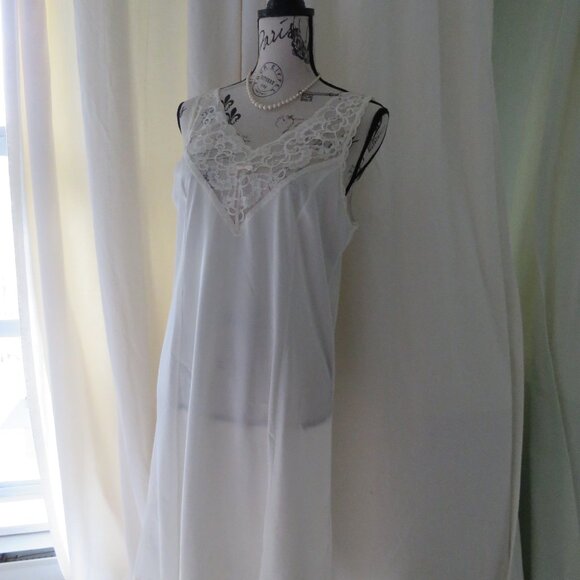 Vintage Off White/Cream Full Slip With Wide Lace V Neck, Size 38 - Picture 4 of 8